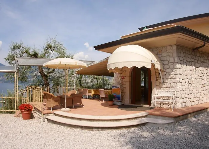 Benessere e Relax in Riva al Lago: Il Tuo Rifugio Ideale è l'Hotel Adriana LEDRO