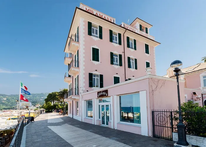 Hotel Spotorno 3 Stelle sul Mare: Le Opzioni più Confortevoli per una Vacanza Indimenticabile